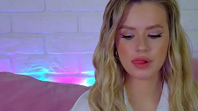 MilanaBalmain online show from March 2026 04:12:01 PM