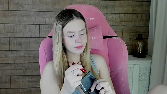 MilanaBalmain online show from November 2025 04:28:01 AM