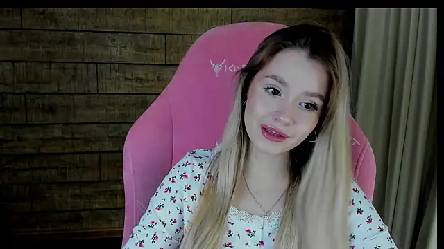 MilanaBalmain online show from April 2026 04:04:02 PM