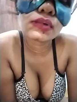 Snapshot of Zaraangle chatting on June 2026 05:08:01 PM Zaraangle online show from June 2026 05:08:01 PM