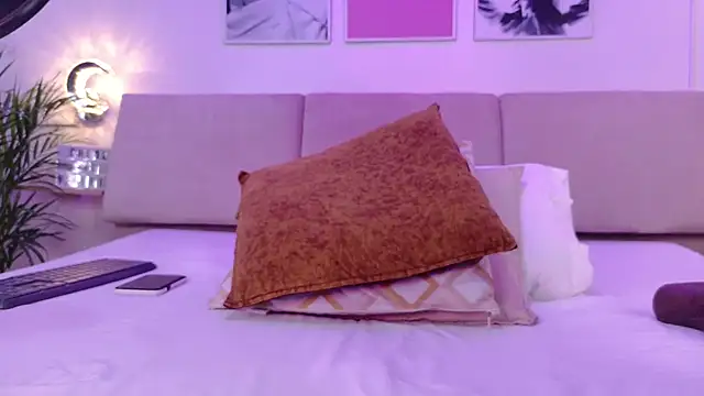 ChloeFerreira online show from October 2025 09:40:01 PM