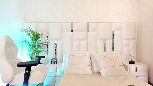 im nika  online show from September 2025 03:34:02 PM