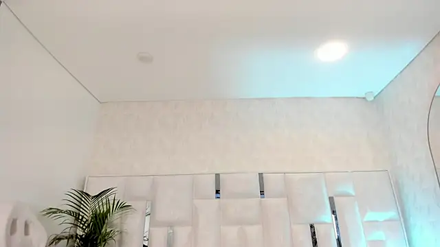 im nika  online show from September 2025 01:18:01 PM