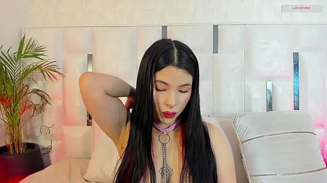 im nika  online show from November 2025 12:41:01 PM