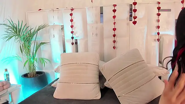 im nika  online show from February 2026 01:43:02 PM