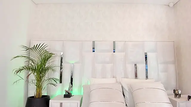 im nika  online show from October 2025 12:52:01 PM