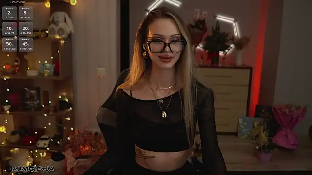 ManiFreyja online show from December 2025 09:26:02 PM