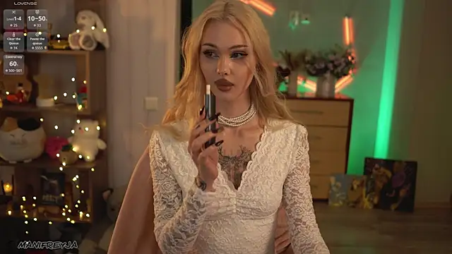 ManiFreyja online show from May 2026 07:30:01 PM