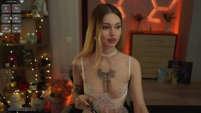 ManiFreyja online show from November 2025 07:51:01 PM