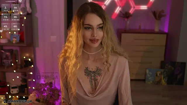 ManiFreyja online show from November 2025 07:17:02 PM