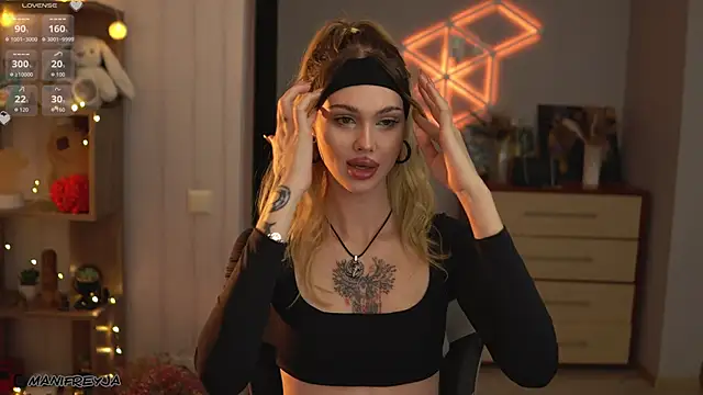 ManiFreyja online show from October 2025 07:46:02 PM