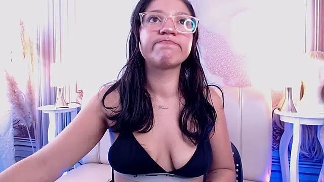 Snapshot of Gag_princeess chatting on March 2025 07:35:02 PM Gag princeess online show from March 2025 07:35:02 PM