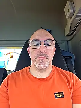 Snapshot of Crosss-23cm chatting on November 2025 08:52:01 AM Crosss-23cm online show from November 2025 08:52:01 AM