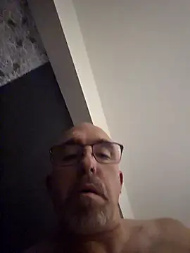 Snapshot of Crosss-23cm chatting on November 2025 08:24:02 PM Crosss-23cm online show from November 2025 08:24:02 PM