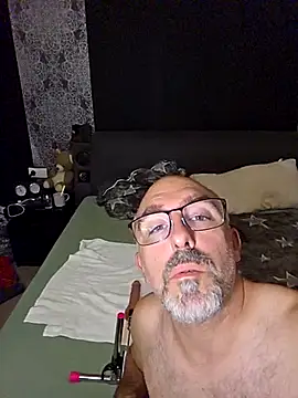 Snapshot of Crosss-23cm chatting on October 2025 04:43:02 PM Crosss-23cm online show from October 2025 04:43:02 PM