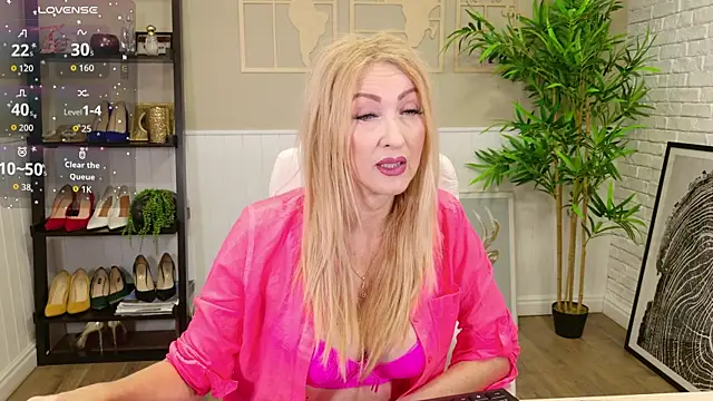 LadyLeea online show from December 2025 05:28:01 AM