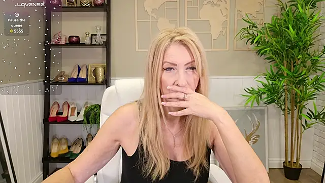 LadyLeea online show from November 2025 05:23:01 AM