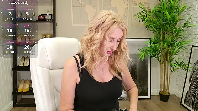 LadyLeea online show from September 2025 05:11:01 AM