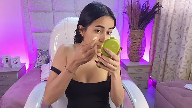 Mia Fischer online show from April 2026 12:00:01 PM