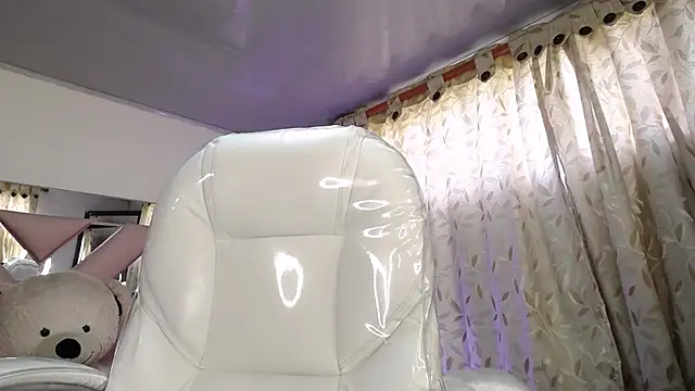 Mia Fischer online show from November 2025 07:41:02 PM