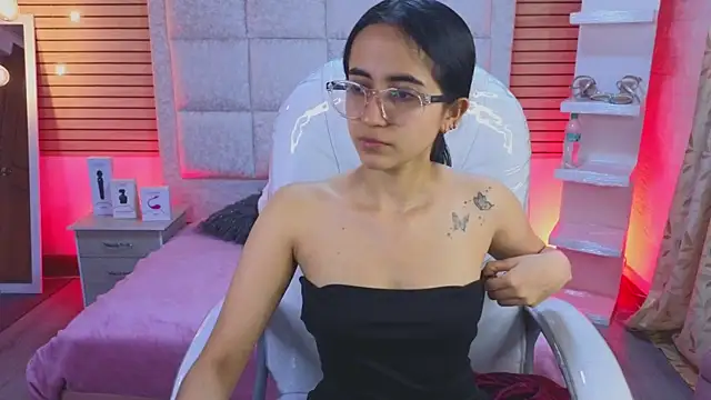 Mia Fischer online show from April 2026 11:28:02 AM