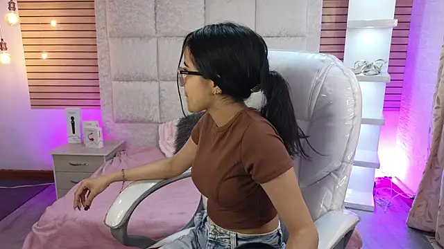 Mia Fischer online show from April 2026 04:47:02 PM