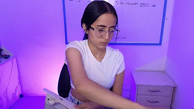 Mia Fischer online show from May 2026 01:14:01 PM