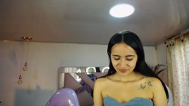 Mia Fischer online show from November 2025 05:28:01 PM