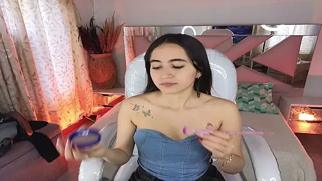 Mia Fischer online show from December 2025 07:46:01 PM