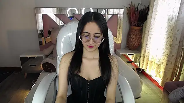 Mia Fischer online show from November 2025 05:06:02 PM