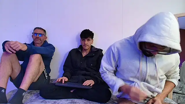 Benjamin show online show from December 2025 02:21:02 PM