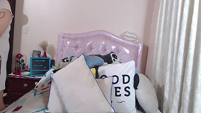 Snapshot of VickyColleman chatting on March 2025 10:03:01 AM VickyColleman online show from March 2025 10:03:01 AM