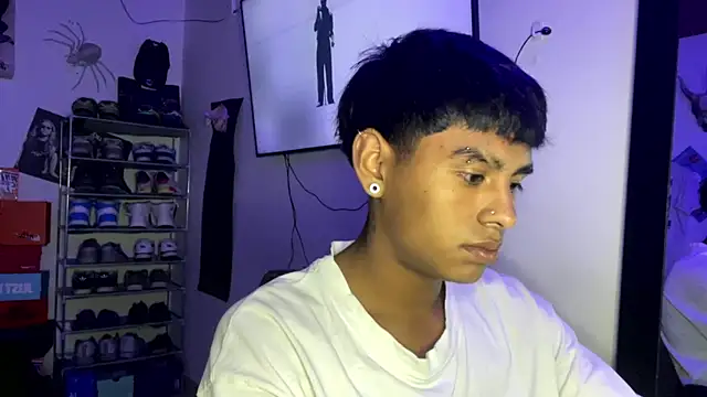 Snapshot of _Billowy_ chatting on November 2025 10:35:02 PM Billowy online show from November 2025 10:35:02 PM