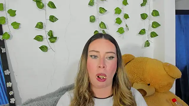 JanneKim online show from November 2025 07:14:01 PM