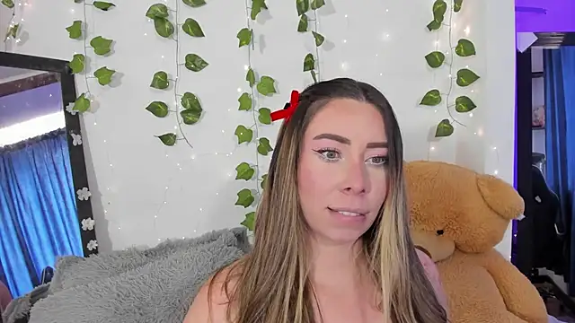 JanneKim online show from October 2025 03:43:02 PM