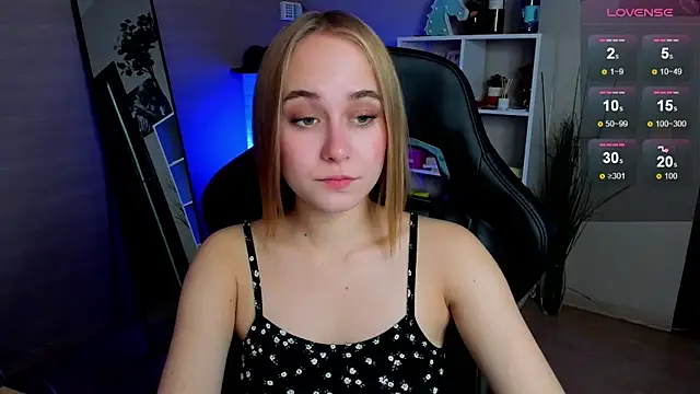 LianaBright online show from October 2025 02:02:01 AM