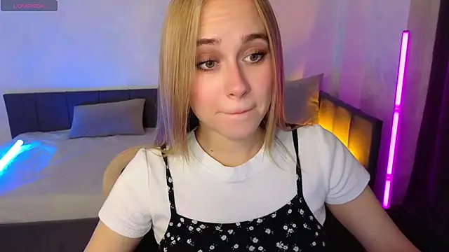 LianaBright online show from September 2025 02:14:02 AM