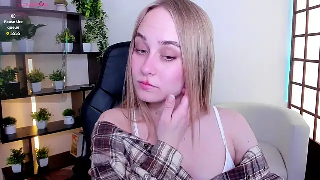 LianaBright online show from May 2026 01:37:07 AM