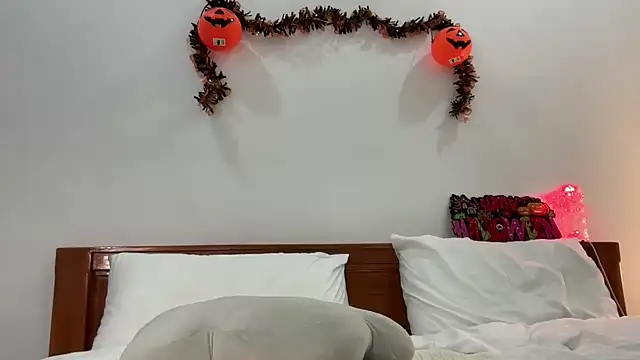 Snapshot of CoCo-Queen chatting on October 2025 03:18:02 AM CoCo-Queen online show from October 2025 03:18:02 AM