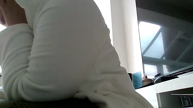 Krystal Tx online show from June 2026 03:50:01 PM
