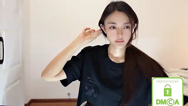 SarahYang online show from May 2026 08:32:01 AM