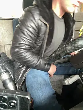 Snapshot of AlexGWoW chatting on February 2025 10:21:02 AM AlexGWoW online show from February 2025 10:21:02 AM