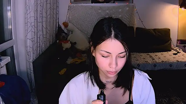 valorant girl online show from January 2025 05:43:02 PM