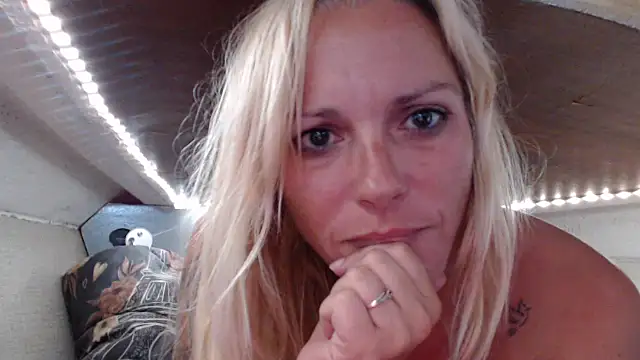 Doucelouve9 online show from July 2026 04:59:02 PM