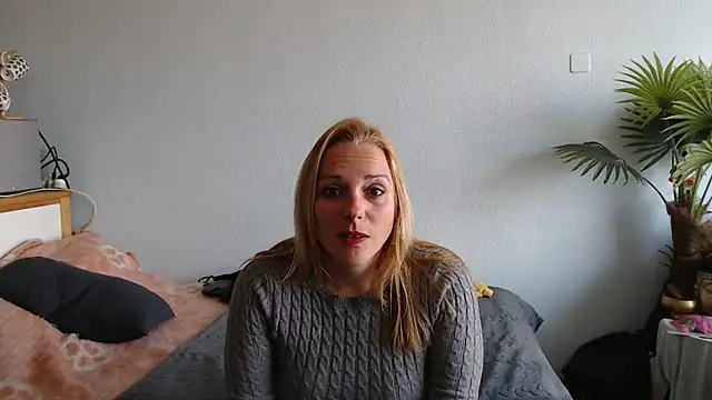 Doucelouve9 online show from March 2025 09:12:02 AM