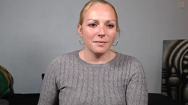 Doucelouve9 online show from January 2026 05:05:02 PM