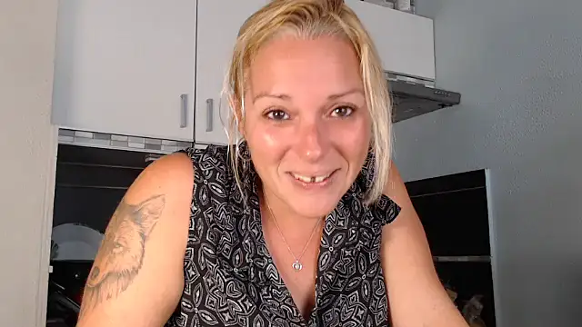 Doucelouve9 online show from September 2025 10:44:01 AM