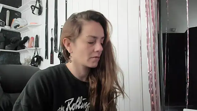 jessiburningheels online show from November 2025 12:21:01 PM