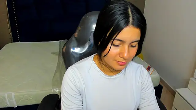 MaiteFlores online show from April 2026 03:27:02 PM