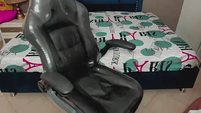 MaiteFlores online show from February 2026 02:27:01 PM